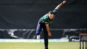 4 ఓవర్లలో 81 రన్స్.. అరంగేట్రంలోనే చెత్త రికార్డు!