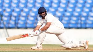 INDA vs ENGA: ఒకప్పుడు ట్రిపుల్ సెంచరీ.. ఇప్పుడు డబుల్ సెంచరీ