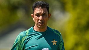 రంగంలోకి మాజీ లెజెండ్.. కొత్త వ్యూహంతో పాకిస్థాన్!