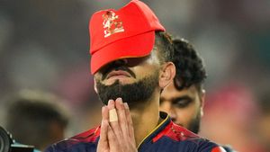 IPL 2025 విజేతగా ఆర్‌సీబీ.. కన్నీటి పర్యంతమైన విరాట్ కోహ్లీ!(వీడియో)