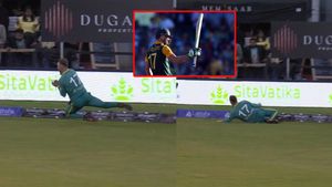 సూపర్ మ్యాన్ ఏబీడీ.. 41 ఏళ్ల వయసులోనూ అద్భుత క్యాచ్‌తో అదరహో!(వీడియో)