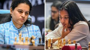 ఫిడే మహిళల చెస్ ప్రపంచకప్ ఫైనల్.. డ్రాగా ముగిసిన తొలి గేమ్!