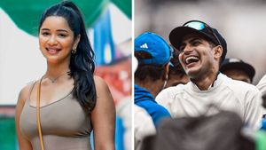 ఒకే వరుసలో శుభ్‌మన్ గిల్, సారా టెండూల్కర్.. టీజ్ చేసిన జడేజా!(వీడియో)