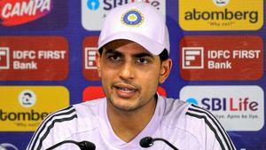 నా ఫేవరేట్ జర్నలిస్ట్ ఎక్కడ? శుభ్‌మన్ గిల్ ఎకసెక్కాలు! (వీడియో)