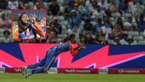 సూపర్ ఉమెన్‌గా మారిన రాధా యాదవ్.. గాలిలోకి ఎగిరి కళ్లు చెదిరి క్యాచ్! (వీడియో)