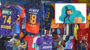 బీసీసీఐని షేక్ చేసిన జెర్సీల దొంగతనం?