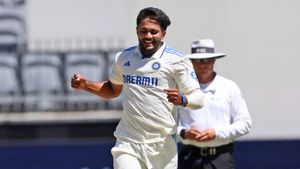 IND vs ENG: నిప్పులు చెరిగిన తెలుగోడు.. ఒకే ఓవర్‌లో రెండు వికెట్లు! (వీడియో)