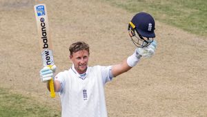 చరిత్ర సృష్టించిన జో రూట్.. సెంచరీతో ఆల్‌టైమ్ రికార్డ్స్!