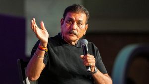 ఆ ముగ్గురు రూ. 100 కోట్ల పైనే సంపాదిస్తారు: రవి శాస్త్రి