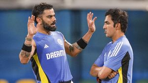 IND vs ENG: వింబుల్డన్‌కు వెళ్లి, టీమిండియాను పట్టించుకోని కోహ్లీ.. ఇదే కారణమా?