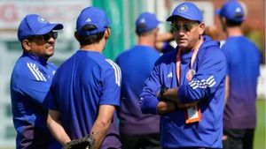 Asia Cup 2025: 15 ఏళ్లుగా కొనసాగుతున్న సపోర్ట్ స్టాఫ్‌పై వేటు వేసిన గంభీర్!