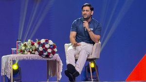 అతనే నా ఫెవరేట్ తెలుగు హీరో: ధోనీ