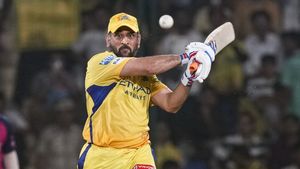 MS Dhoni: వచ్చే సీజన్ ఆడతారా?.. అభిమాని ప్రశ్నకు ధోని షాకింగ్ ఆన్సర్!