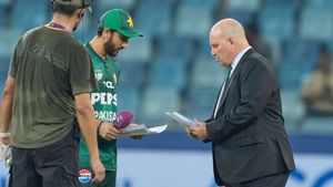 భారత్‌తో మ్యాచ్.. అతన్ని ఆశ్రయించిన పాకిస్థాన్!