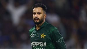 చరిత్ర సృష్టించిన పాకిస్థాన్ స్పిన్నర్