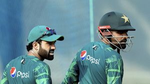 Video: 'నా పెళ్లామే గుర్తుకు రాదు'.. బాబర్, రిజ్వాన్‌‌పై పాక్ ఆల్‌రౌండర్ ఫన్నీ రియాక్షన్!