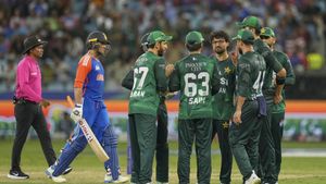 అదృష్టం కొద్దీ ఫైనల్ చేరాం: పాక్ మాజీ కెప్టెన్ సంచలనం!