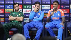 IND vs PAK మ్యాచ్‌కు బాయ్‌కట్ సెగ.. అమ్ముడుపోని టికెట్లు!