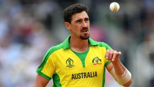 బిగ్ షాక్: రిటైర్మెంట్ ప్రకటించిన మిఛెల్ స్టార్క్