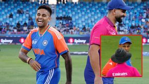 ఆసియా కప్‌లో ‘టవల్ డ్రామా’.. పాక్‌తో కూడా ఇలానే చేస్తారా?