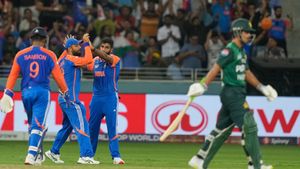 క్రికెట్ Vs కోట్లు: భారత్-పాక్ పోరుపై మాజీ క్రికెటర్ బాంబ్!