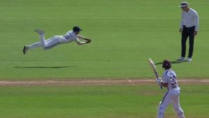 IND vs WI: కళ్లు చెదిరే క్యాచ్ పట్టిన తెలుగోడు!(వీడియో)