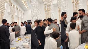 వైరల్ వీడియో: భారతీయ పాటలకు చిందేసిన పాక్ క్రికెటర్లు..!