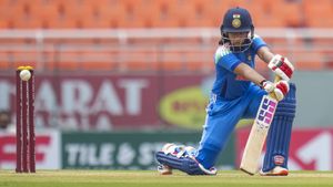 IND vs PAK: సెహ్వాగ్ స్టైల్‌లో పాక్‌ను చీల్చి చెండాడిన భారత ఓపెనర్!