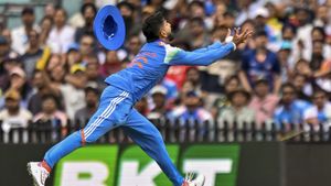 టీమిండియాకు బిగ్ షాక్.. గాయంతో స్టార్ క్రికెటర్ ఔట్!