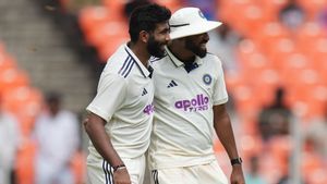 IND vs WI: రఫ్ఫాడించిన బుమ్రా, సిరాజ్.. కుప్పకూలిన వెస్టిండీస్!