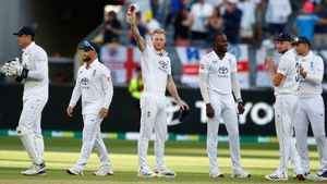 100 ఏళ్లలో తొలిసారి: యాషెస్ చరిత్రలోనే రికార్డు!