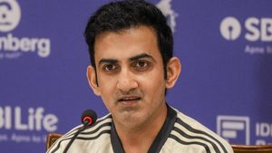 ఆ ప్రయోగాలు ఇక ఆపండి: గంభీర్‌కు గట్టి వార్నింగ్!