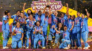 వాళ్లు సిగ్గు లేకుండా మిమ్మల్ని వాడుకుంటారు.. వరల్డ్ కప్ విజేతలకు గవాస్కర్ వార్నింగ్