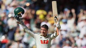 AUS vs ENG: శతక్కొట్టిన అలెక్స్ క్యారీ.. ఆస్ట్రేలియా భారీ స్కోర్!