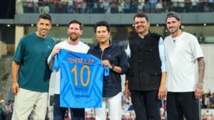 మెస్సీ సమక్షంలో సీఎంకు నిరసన సెగ!(వీడియో)