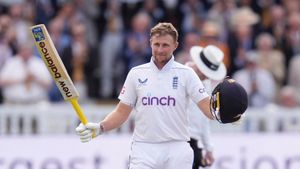 Ashes: చరిత్ర సృష్టించిన జో రూట్.. ఇంగ్లండ్ భారీ స్కోర్!