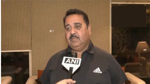 టీమిండియాలో అతనే నిలకడైన ఆటగాడు: కోహ్లీ చిన్ననాటి కోచ్