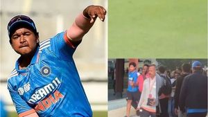 IND vs PAK: వైభవ్ సూర్యవంశీని ఎగతాళి చేసిన పాక్ ఫ్యాన్స్.. బుడ్డోడు ఏం చేశాడంటే..?(వీడియో)