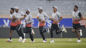 స్టార్ క్రికెటర్ ఆరోగ్యం విషమం?: టెన్షన్‌లో ఫ్యాన్స్‌!