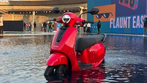 New Bajaj Chetak c25 Electric Scooter India Launch Price Details