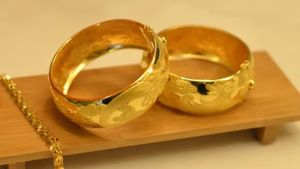 Gold Likely to Extend Gains as Silver Faces Mild Pressure: Analysts