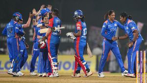 హర్మన్‌ప్రీత్, బ్రంట్ ఊచకోత.. ముంబై తుఫాన్, ఢిల్లీ విలవిల!