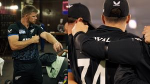 IND vs NZ: కివీస్ ఆటగాళ్ల చేతులకు నల్ల రిబ్బన్లు.. కారణమేంటి?