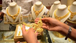 Today Gold Rates 25 January 2026 Hyderabad Delhi Vijayawada Mumbai 22k 24k Gold Prices Silver Rate Update