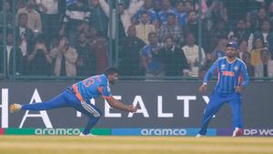 IND vs NAM: బుమ్రా కళ్లు చెదిరే క్యాచ్.. పోలా అదిరిపోలా!(వీడియో)