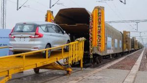 Maruti Suzuki Sets Record Dispatches 5.85 Lakh Cars via Indian Railways in 2025