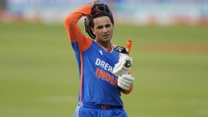 IND vs WI: ఆ ఫ్లాప్ స్టార్‌ను తప్పించండి.. నెటిజన్ల డిమాండ్!