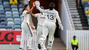 AUS vs IND: గులాబీ ముల్లు గుచ్చింది మనకే... ఓటమి ముంగిట భారత్!