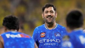 కూల్ కెప్టెన్ మరో కోణం.. ధోనీకి ఆ అలవాటు ఉందా?