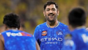 'మిస్టర్ కూల్' వేగానికి బ్రేక్: ధోనీకి భారీ జరిమానా?